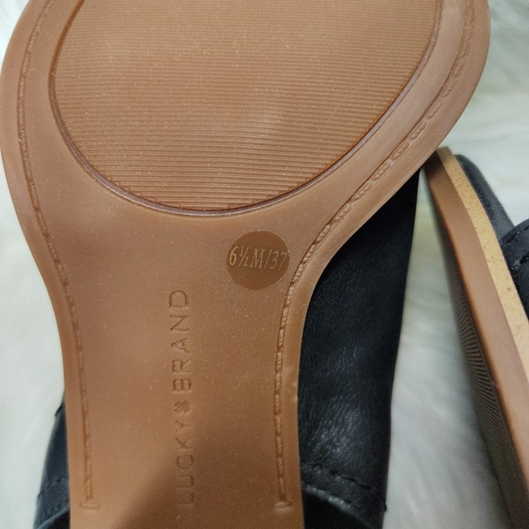 Lucky Brand Xilna Block Heeled Sandals - Picture 10 of 11